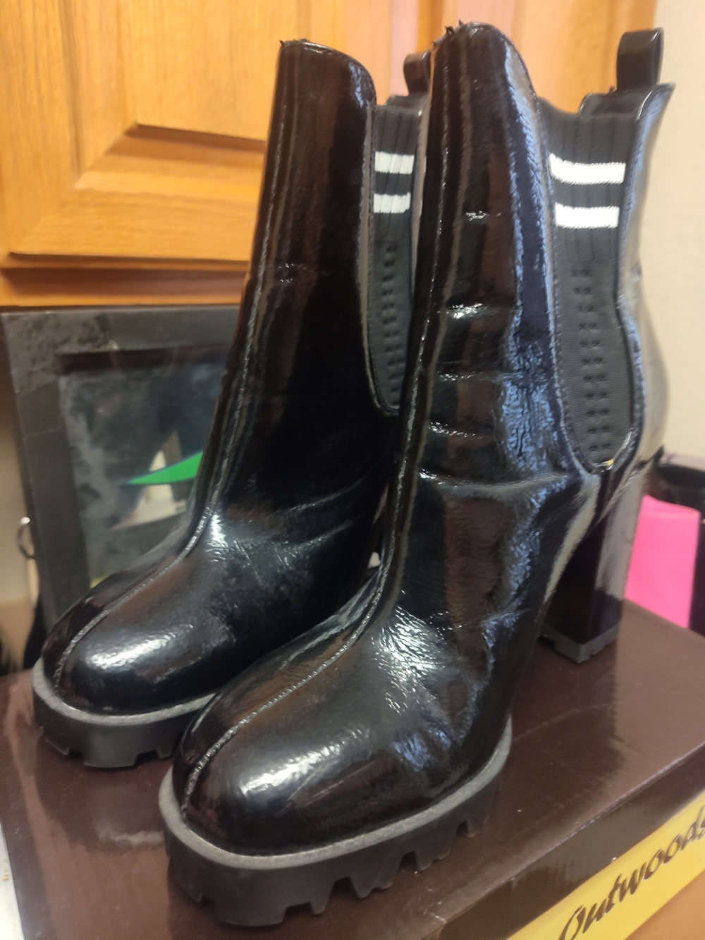 Women’s Black Patent Chunky Heel Chelsea Boots By fashion Nova, Size 8 1/2